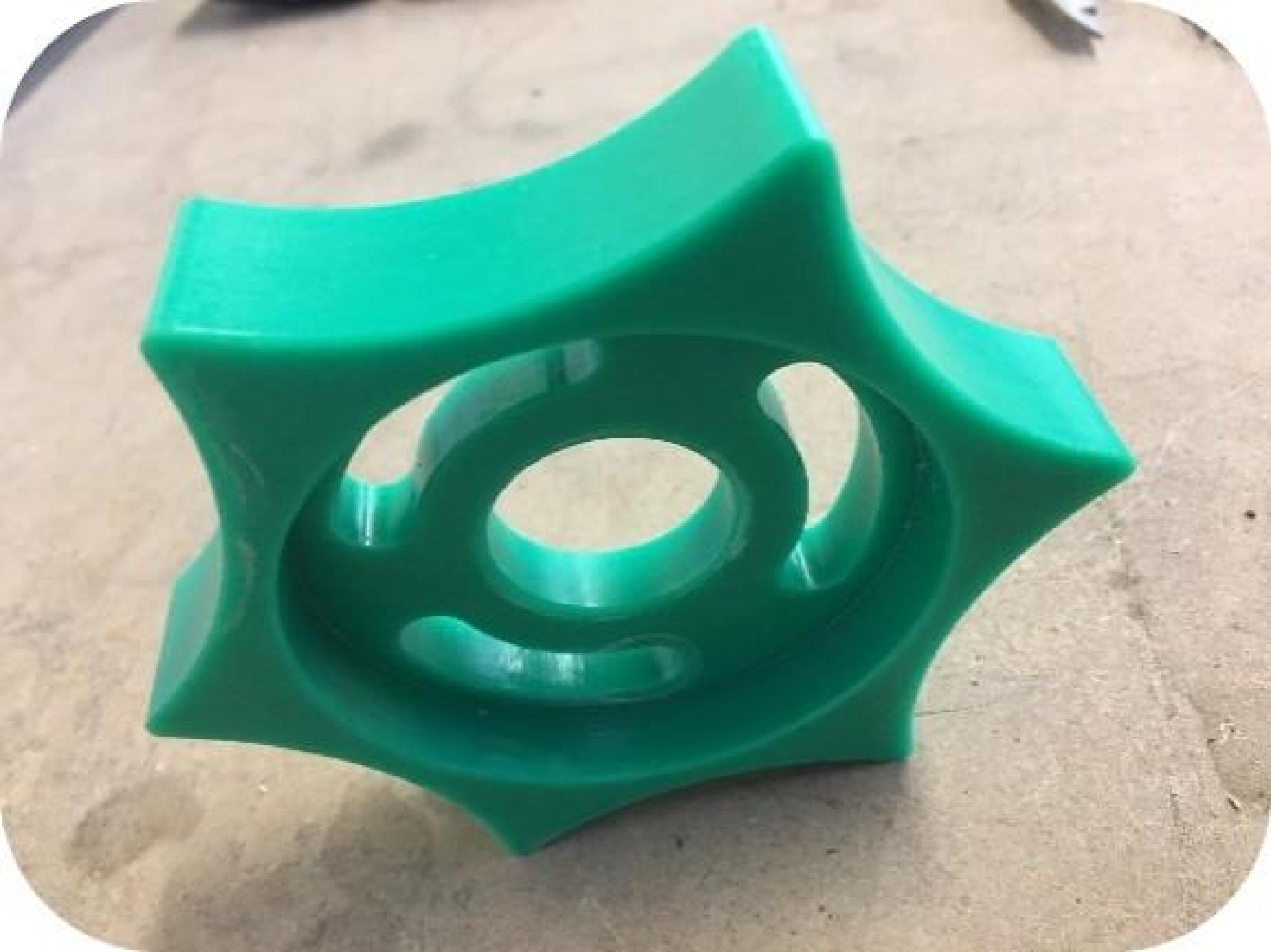Pièce technique verte usinée en plastique