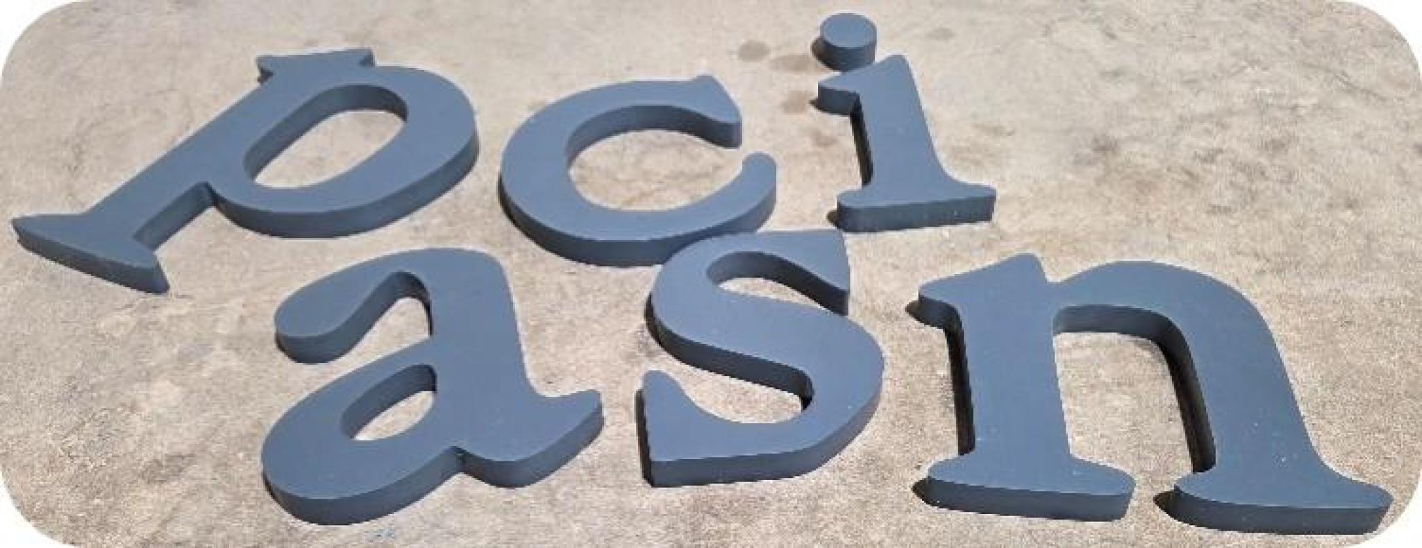 Lettres en plastique découpées par fraisage