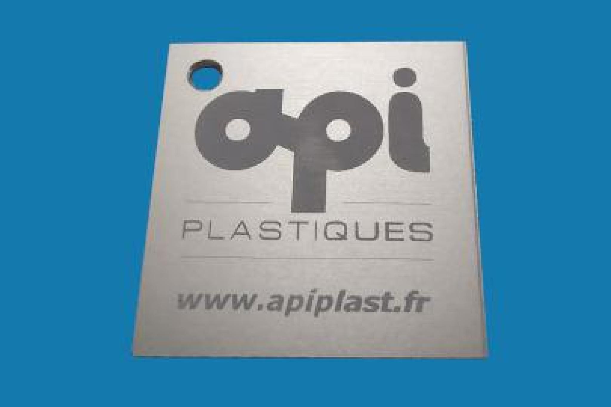 Plaque de repérage chromée réalisée par gravure laser