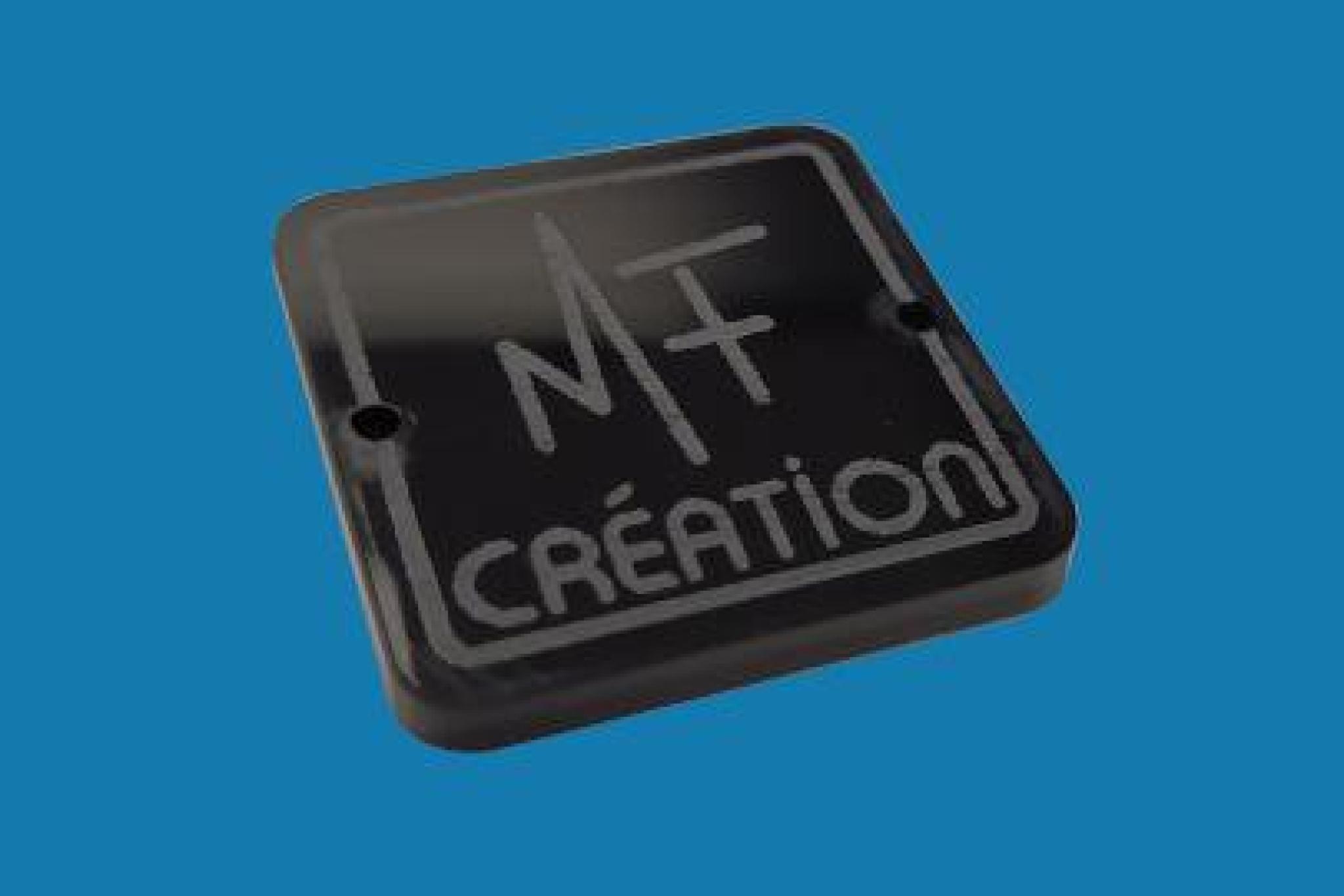 Gravure laser sur une plaque en PMMA