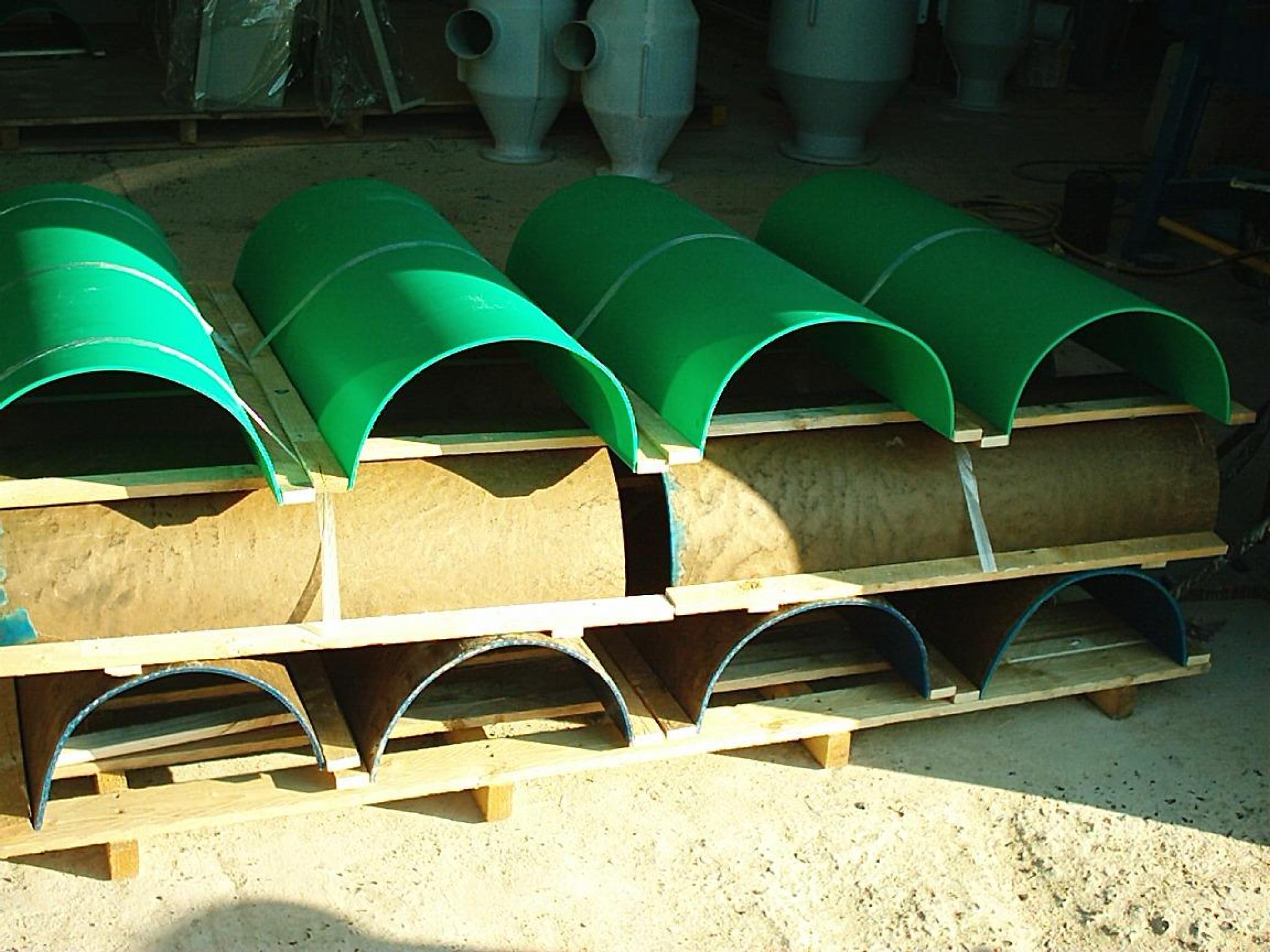 Goulottes vertes en PEHD 1000 Green et Rhino Hyde